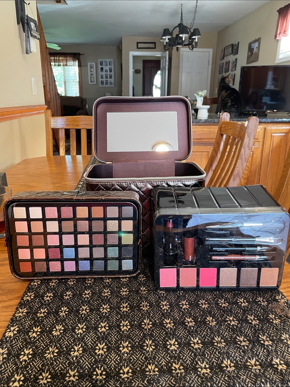 NIB Macy’s Travel Wardrobe Ultimate Makeup Case